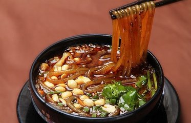 成都小吃肥腸粉搭配“鍋盔”，一個鍋盔3兩肉！