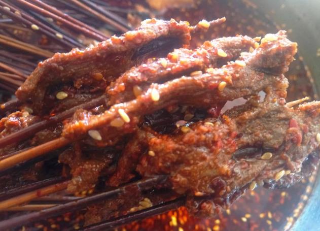 四川特色小吃，看起來(lái)很有油吃起來(lái)很香