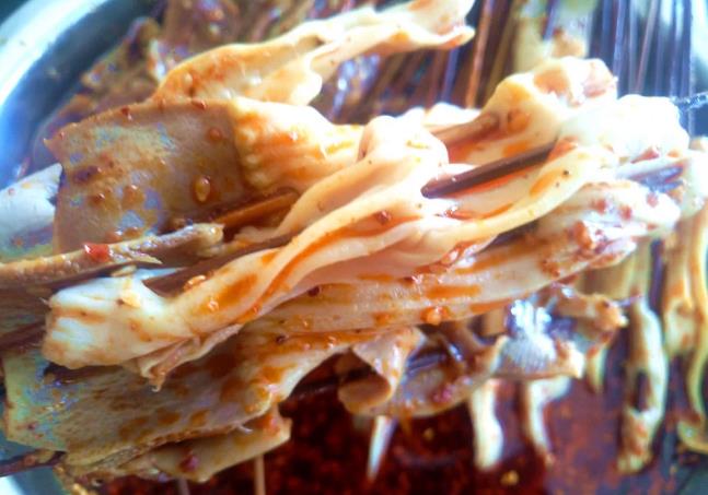 四川特色小吃，看起來(lái)很有油吃起來(lái)很香