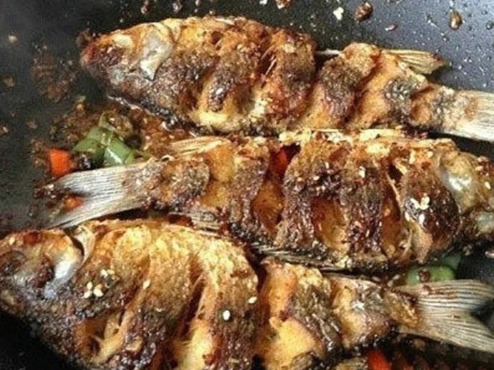 好吃到停不下筷子的香酥烤魚，做法簡單，少油少鹽，吃起來更健康
