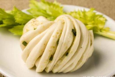面食如此做才簡單，不發面、不用煮，比饅頭好吃，比花卷有嚼勁