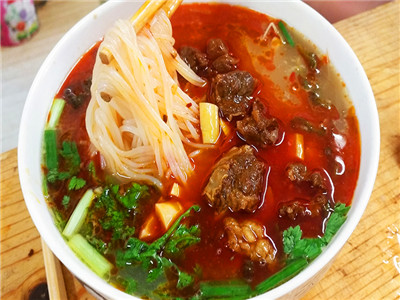  成都川味排骨面食技能訓(xùn)練哪里好？多年的面食經(jīng)驗(yàn)