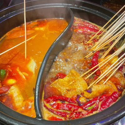 麻辣燙串串香培訓(xùn)多少錢？蜀味緣餐飲培訓(xùn)學(xué)校詳解費用與價值